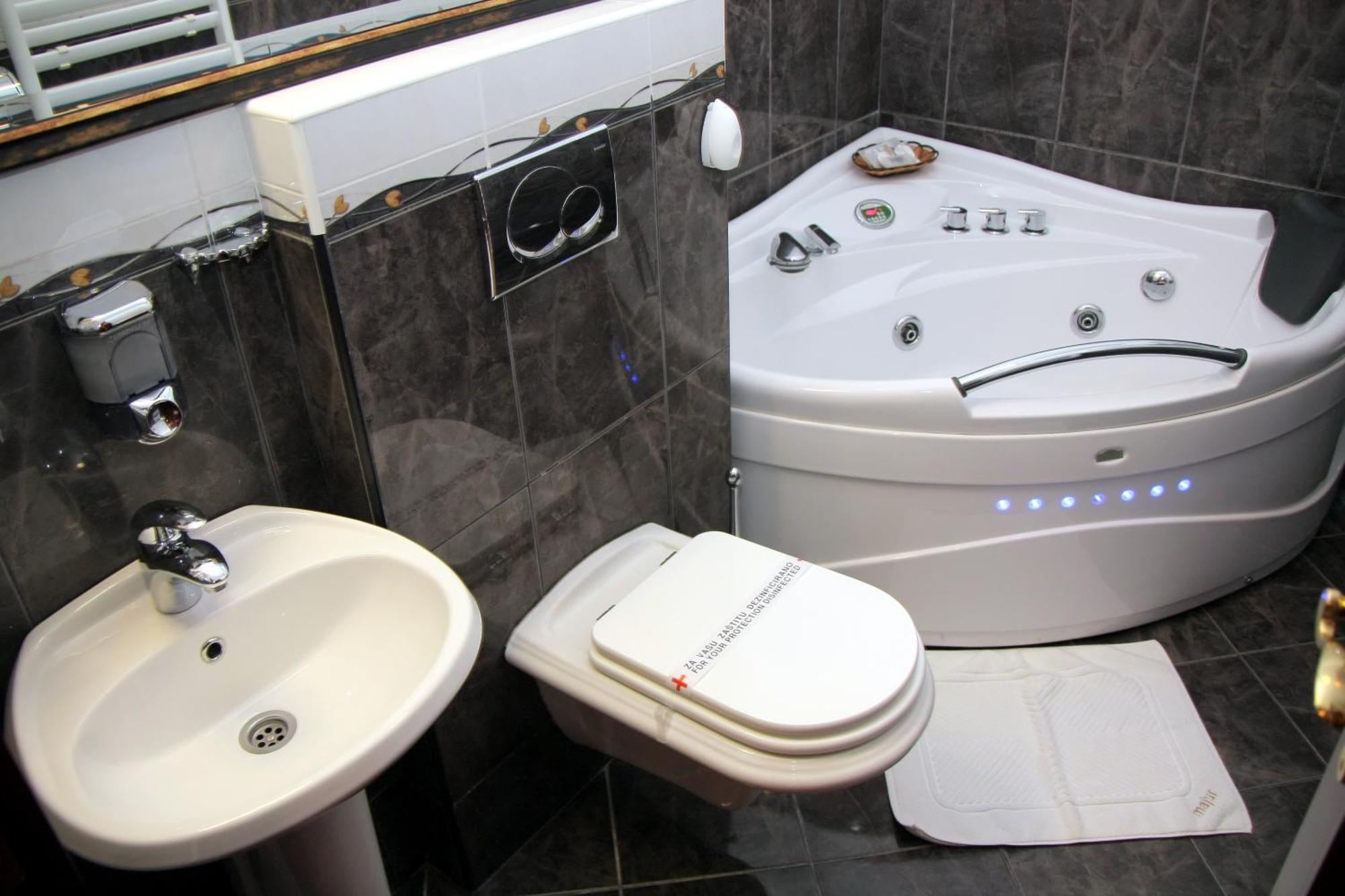 Hotel Villa Majur Subotica Extérieur photo