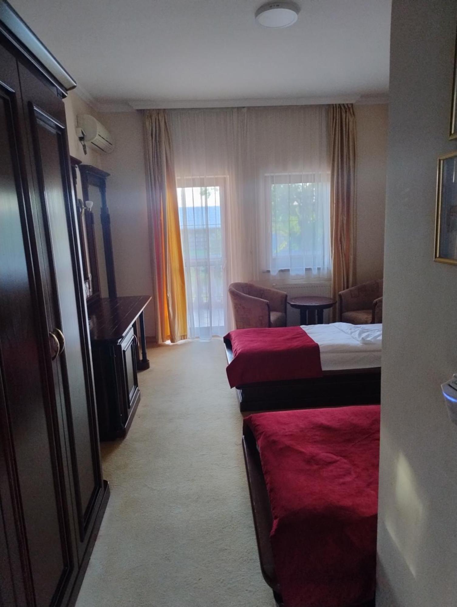 Hotel Villa Majur Subotica Extérieur photo