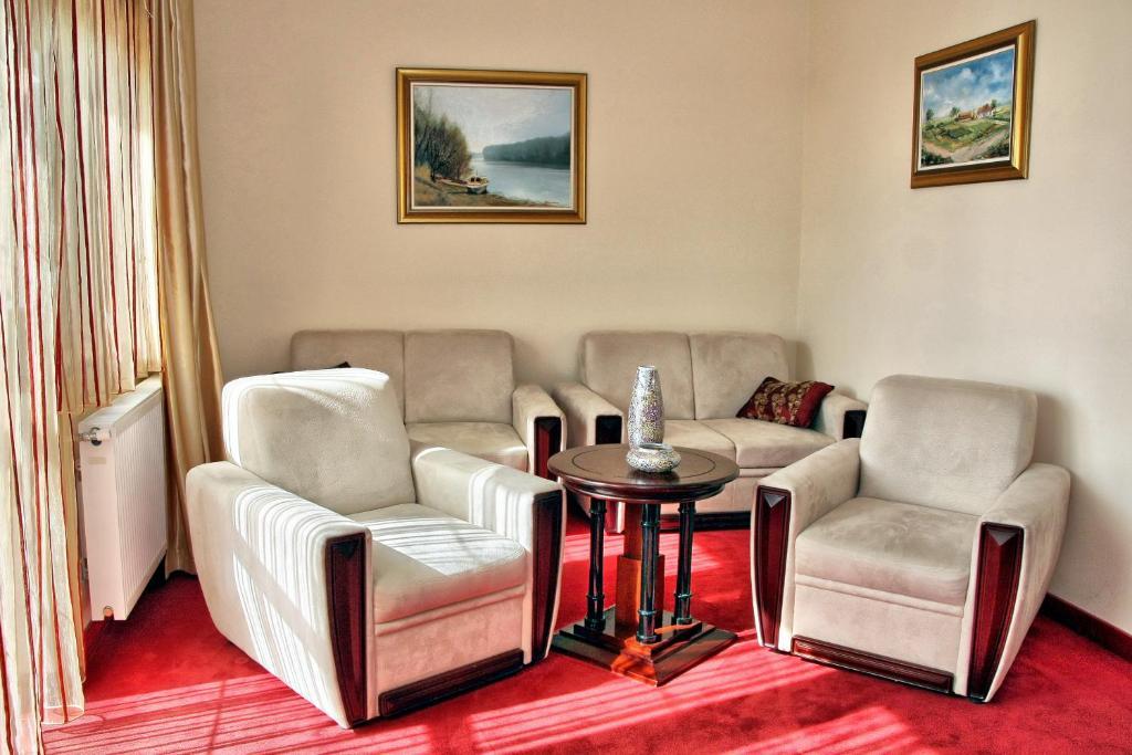 Hotel Villa Majur Subotica Extérieur photo